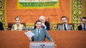 Juanma Moreno cierra el acuerdo de gobierno con Vox y será investido presidente de la Junta de Andalucía