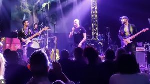 Coldplay, Rino Gaetano, Ligabue e Vasco: l’estate delle cover accende la Rocca di Fano