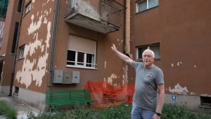 «Le nostre case da rifare»: a Monfalcone i residenti Ater in via 24 maggio non ci stanno