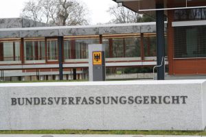 Die Orientierung auf ein AfD-Verbot entwaffnet den Antifaschismus