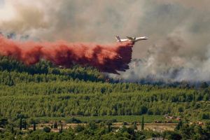 « La situation est assez tendue » : Sébastien Lecornu à Marseille pour faire le point sur les premiers incendies