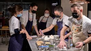 Restaurants sociaux, restaurants publics: qui doit payer le droit à l’alimentation?