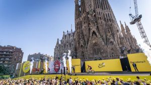 El Tour habla catalán para el mundo desde la Sagrada Família