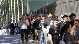 El paro cae en Asturias pese al impacto de la regularización de inmigrantes: un total de 14.161 extranjeros solicitaron legalizar su situación