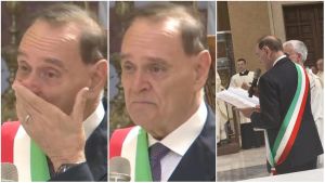 “Spero di farcela”. Mastella, 79 anni, e la malattia svelata nella basilica: la voce rotta dalle lacrime e l’applauso dalle navate