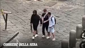 La rissa e gli spari a Montesanto, nel cuore di Napoli: gli indagati erano pronti alla fuga
