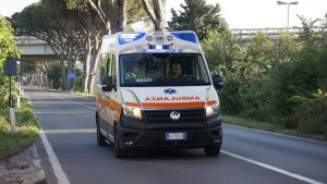 Ultraleggero precipita in fase di decollo, pilota muore nello schianto