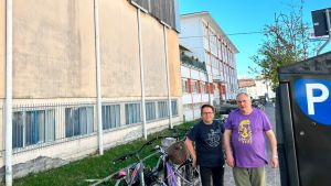 «Ciao, ti ricordi di me?», poi sparisce la catenina: coppia derubata a San Vito