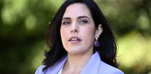 Deeming delays de‑selection move, as Hanson declares One Nation doesn’t want her