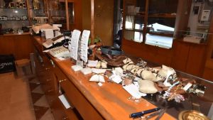 Assalto nella notte alla gioielleria Collodel a San Giacomo di Veglia: blitz rapidissimo e fuga con gli ori