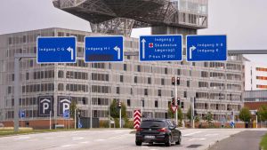 Fol­ke­tin­get må sætte en stop­per for de gyld­ne hånd­tryk