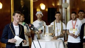 Kære borg­me­ster, du sagde el­lers, at du ikke ville feje noget ind under gulv­tæp­pet ...