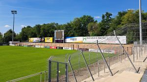1800 Stehplätze verschwinden – aber das Fußballstadion im Friedengrund behält seinen Charakter