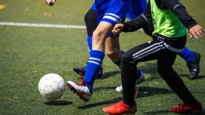 Ge idrotten pengarna från vindkraften