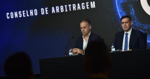 Um VAR para os donos do VAR
