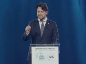 Governatore del Veneto Stefani a Congresso Uil: Su Ai abbiamo dovere di difendere singolarità umana