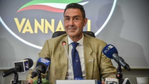 Vannacci un punto oltre la Lega, il suo è l'unico partito del centrodestra a crescere. Il sondaggio