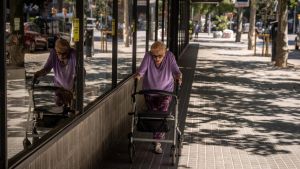 El mapa del calor desigual: casi 900.000 vecinos del área metropolitana de Barcelona viven en barrios de alto riesgo