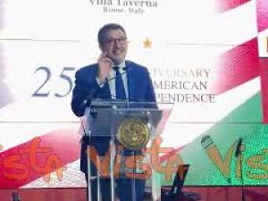 250esimo Usa, Salvini a Villa Taverna: Taglio il discorso perché arriva ottimo profumo di hamburger