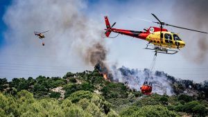 Directo | El incendio de la Bisbal entra en las Gavarres y ya afecta a 750 hectáreas y avanza sin control