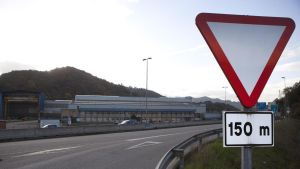 Indra, cansada de esperar por Barros, hará una fábrica de blindados en Galicia