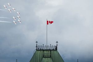 L’anglais ou la vie ? Un bilinguisme hypocrite aux conséquences dramatiques.