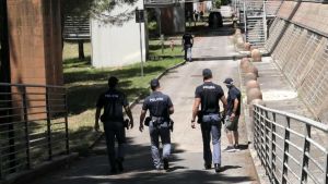 Uccide la moglie ricoverata poi si toglie la vita. “Attimi di terrore, siamo distrutti”