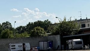 Da S. Pancrazio a Divisione Acqui. Schianto mortale nella fuga. Domiciliari al giovane rom
