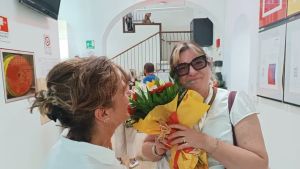 Costretta a ritirarsi da scuola per seguire la madre malata, si diploma 40 anni dopo