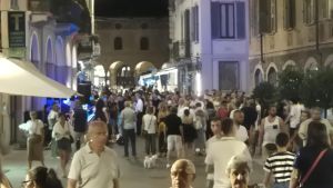 Pavia e Vigevano, c’è la notte dei saldi