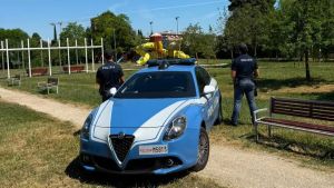 Treviso, nascondeva la cocaina tra le giostrine dei bambini: arrestato un 20enne