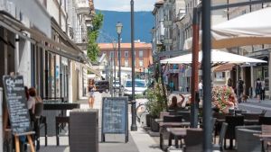 Nei bar di Gorizia manca il personale, la proposta di Confcommercio: «Gli extracomunitari una risorsa»
