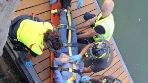 San Donà, anziano scivola nel Piave e rischia di annegare: salvato da due passanti