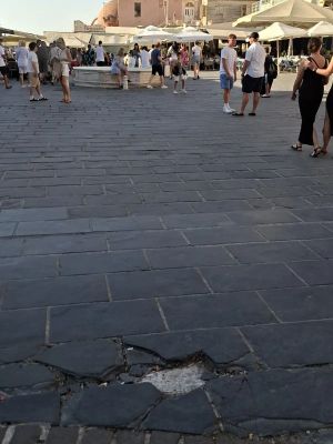 “Παγίδα” στο πλακόστρωτο