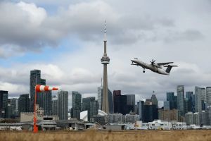 Toronto’s island airport should be allowed to grow