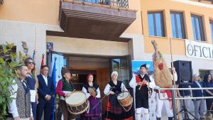 Barbón, en la fiesta de la Oficialidá en Bimenes: 