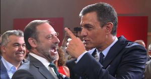 La necesidad urgente de revocar algunas condecoraciones