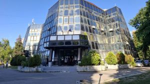 Privedena učesnica protesta ispred policijske stanice u Rakovici puštena posle dvočasovnog zadržavanja i davanja izjave