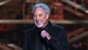 Tom Jones y Cucurella