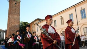 L’Università di Pavia premia 692 dottori a pieni voti: «Non dobbiamo porci limiti nella vita»