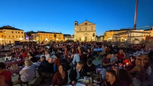Cena per l’Unesco: piazza Grande venerdì si tinge di amaranto a Palmanova