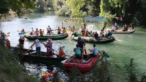 Discesa Folkloristica sul Sile, tradizione rispettata: tutti in maschera su canoe e gommoni