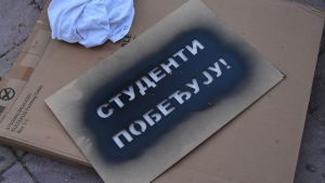 Transparent „Studenti pobeđuju“ na Mostu na Adi (VIDEO)
