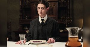 ‘Franz’: filme retrata vida ordinária e personalidade peculiar de Kafka