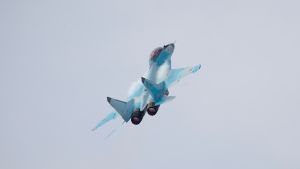 MiG-35 Fulcrum-F vs. F-22 Raptor: Which Air Superiority Fighter Wins?