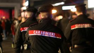 Rissa fuori dalla discoteca a Broni: 19enne pestato e gettato nel fosso