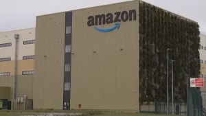 E’ il giorno di Amazon: cancelli aperti all’hub e allerta per il traffico