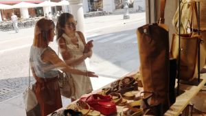 Saldi, a Treviso partenza positiva: «Dopo il gran caldo si esce per comprare»