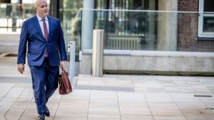 Kabinet capituleert en reserveert 9 miljoen euro: duizenden late inburgeraars krijgen hun boete terug