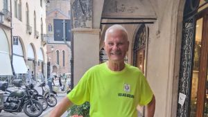 Nonno vigile da 54 anni in piazza del Santo verso la pensione: «Non voglio fermarmi»